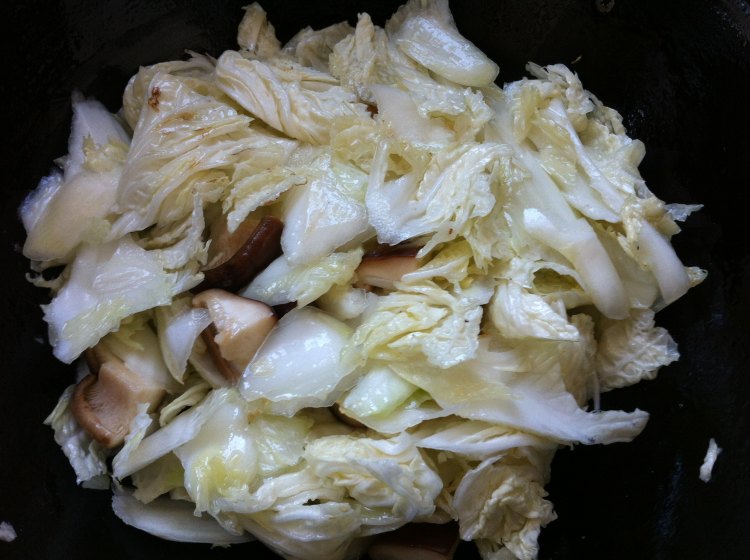 素炒香菇白菜豆腐步骤4