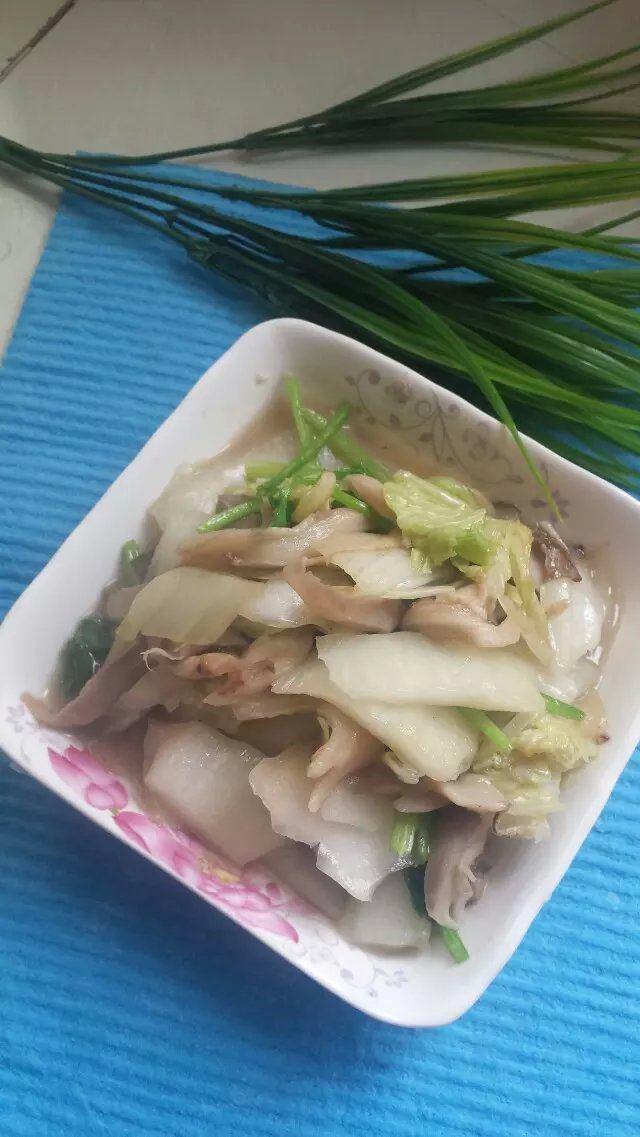 凤尾菇炒白菜步骤11