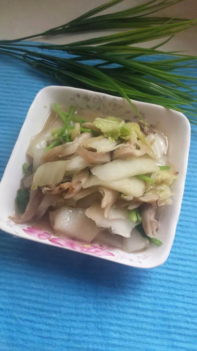 凤尾菇炒白菜步骤12