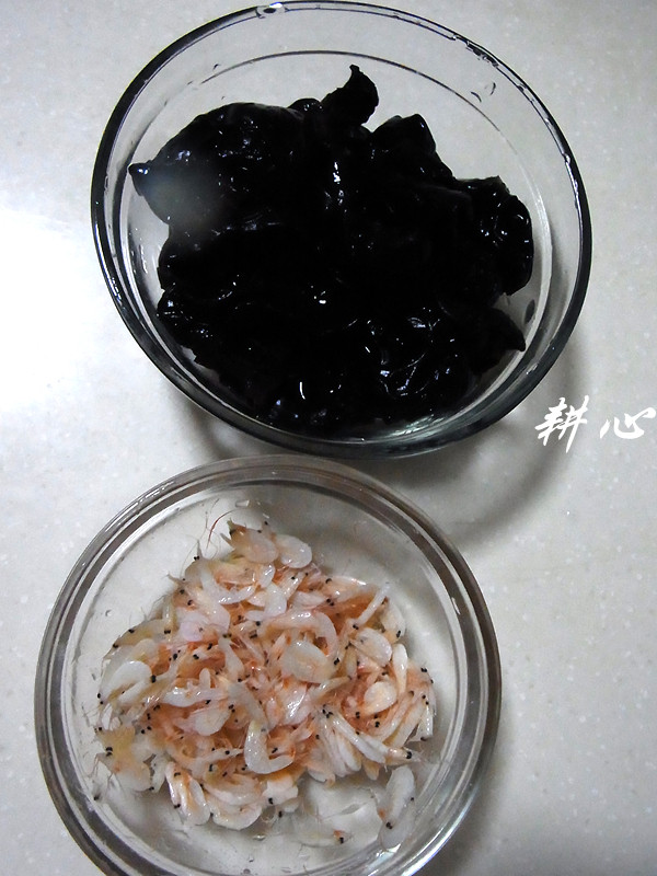 虾皮白菜木耳汤步骤3