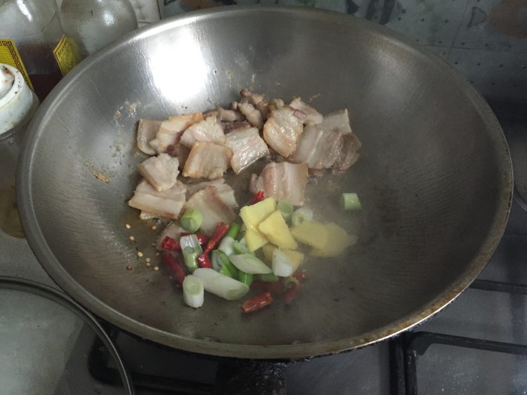 五花肉炒杂菜步骤8