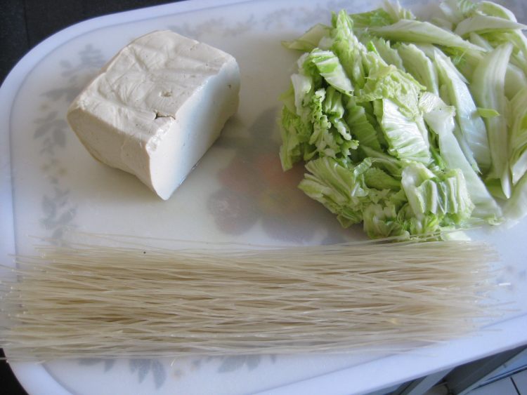 砂锅豆腐粉条步骤1