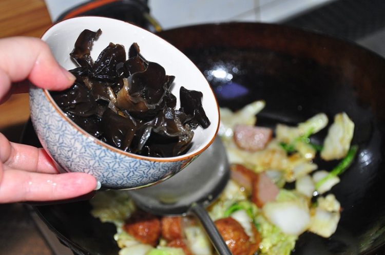 肉丸黑白菜步骤7