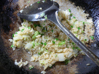 香葱白菜炒饭步骤9