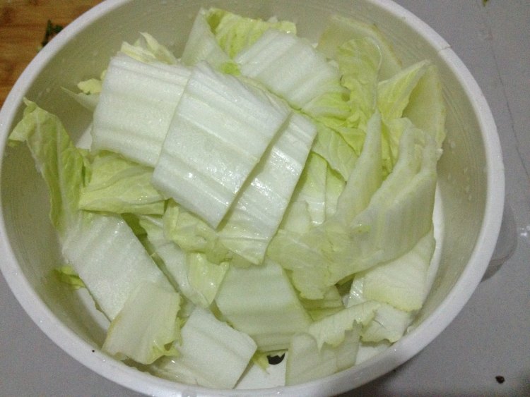 滑肉白菜汤步骤2