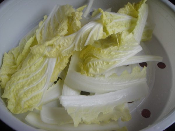粉丝腊肠白菜煲步骤5