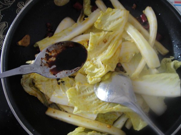 粉丝腊肠白菜煲步骤11