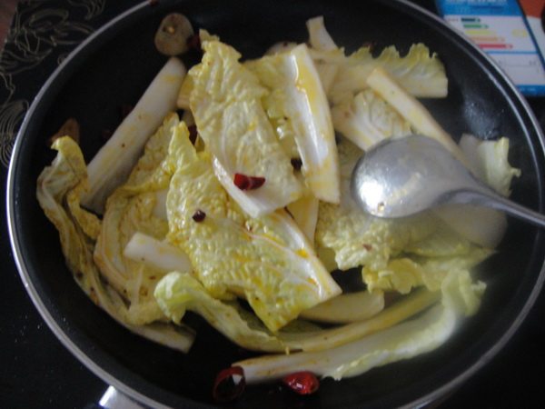 粉丝腊肠白菜煲步骤10