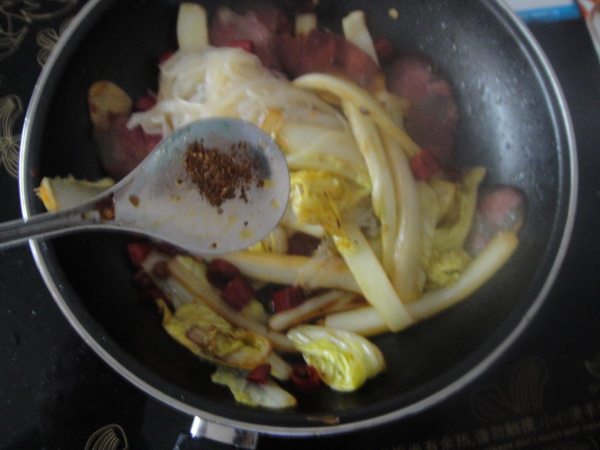粉丝腊肠白菜煲步骤15