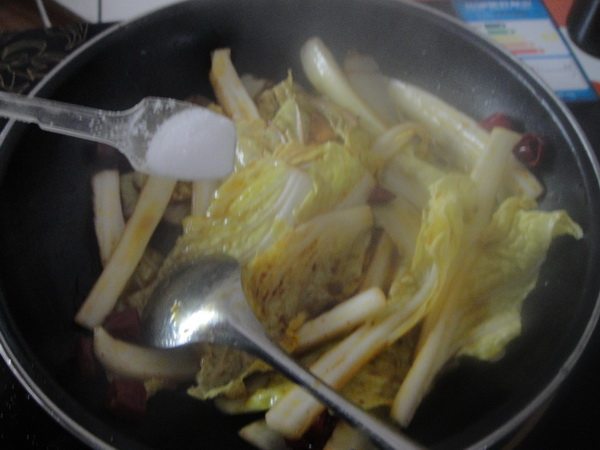 粉丝腊肠白菜煲步骤12