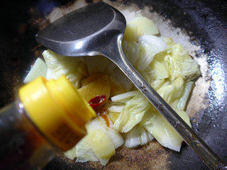 土豆炒白菜步骤7