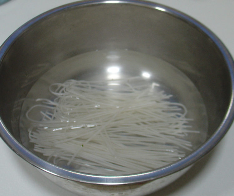 白菜粉条炖鲤鱼步骤3