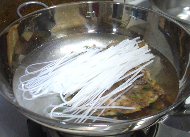 白菜粉条炖鲤鱼步骤9