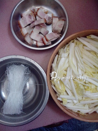 白菜烧肉炒粉丝步骤2