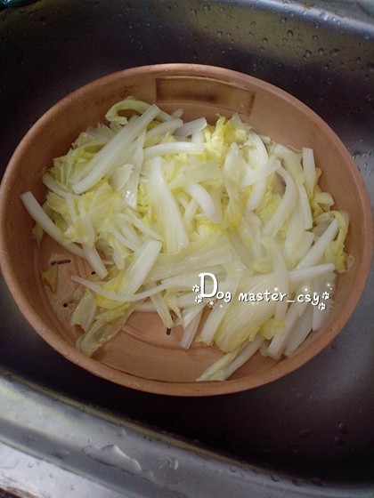 白菜烧肉炒粉丝步骤3