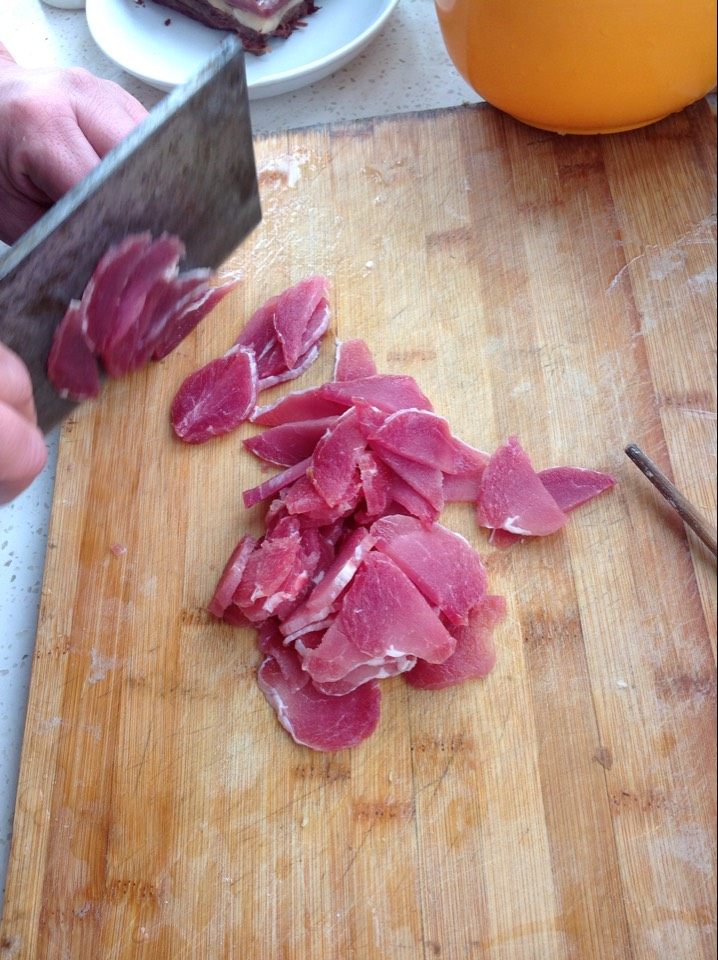 猪肉白菜小格扎步骤2