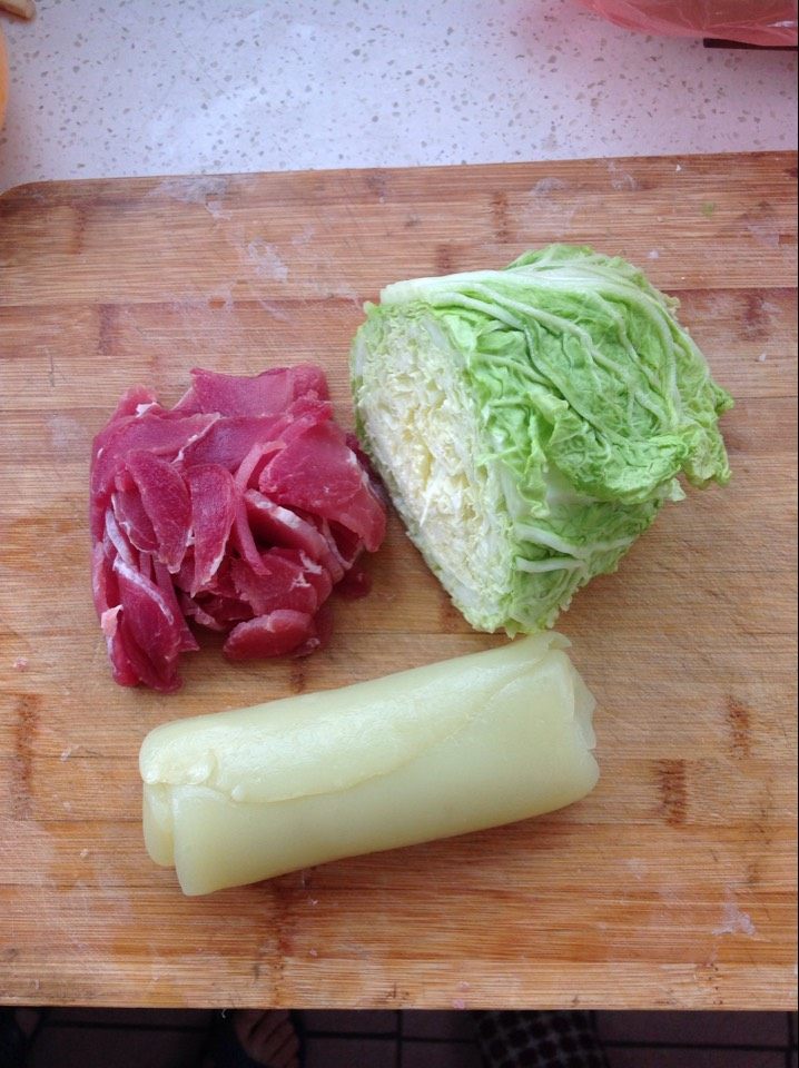 猪肉白菜小格扎步骤1