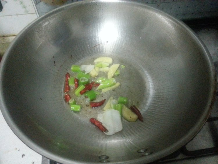 白菜炒藕片步骤5