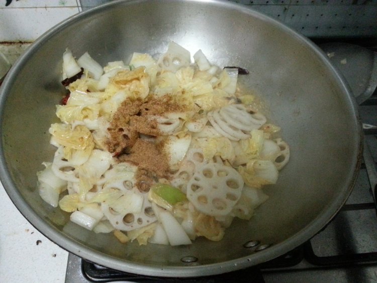 白菜炒藕片步骤8