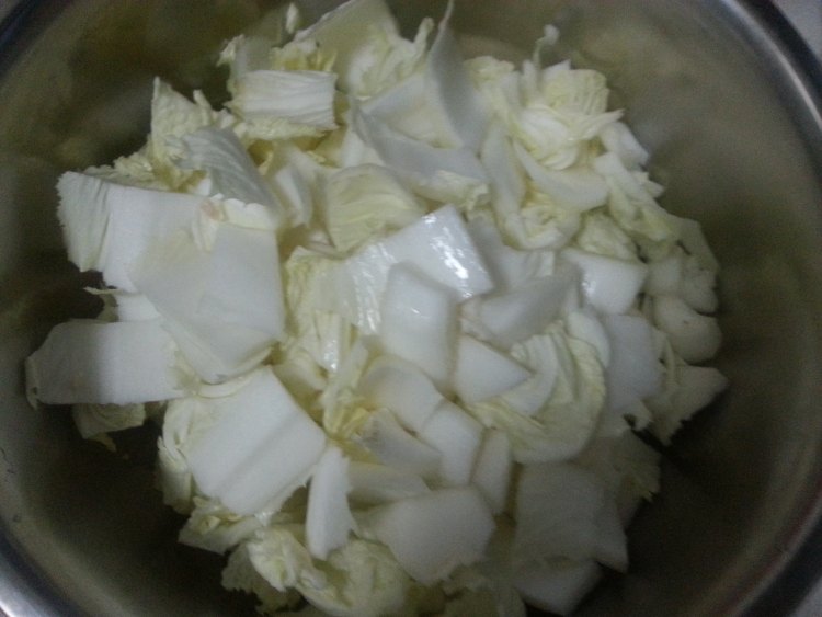 白菜炒藕片步骤1