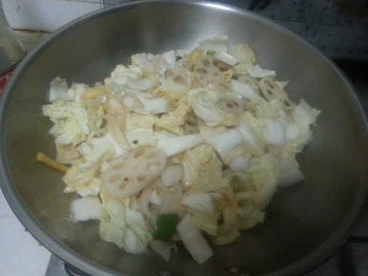 白菜炒藕片步骤7