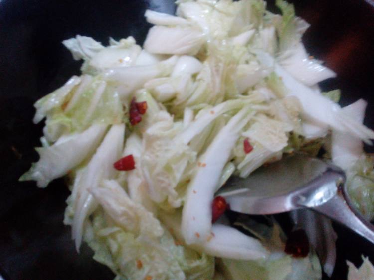 白菜炖素鸡翅步骤6