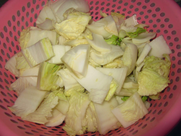 白菜粉条肉片步骤1