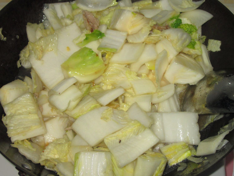 白菜粉条肉片步骤7