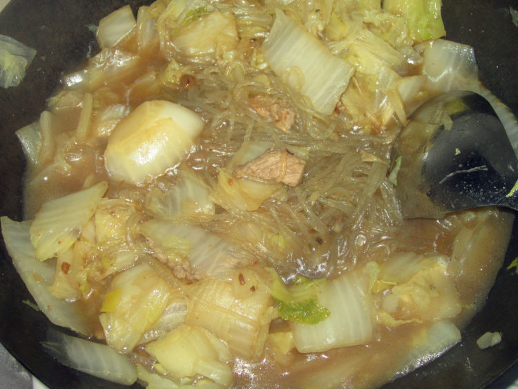 白菜粉条肉片步骤9