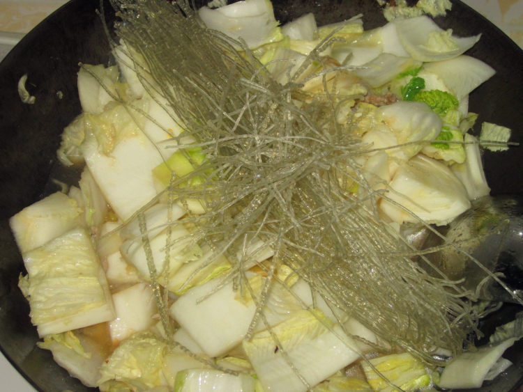 白菜粉条肉片步骤8