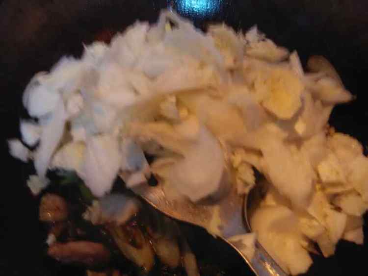 大葱白菜炒肉步骤6