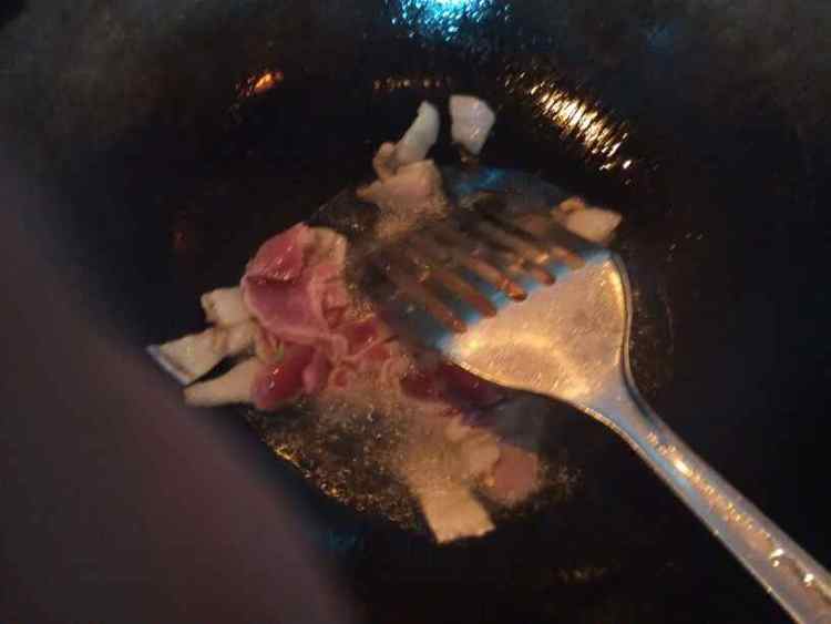 大葱白菜炒肉步骤3