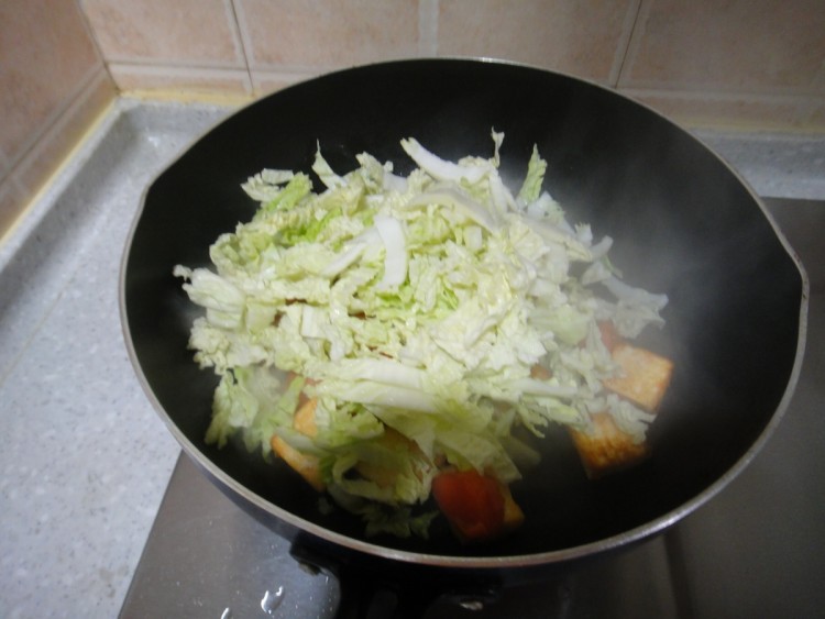 西红柿白菜炒豆腐步骤5