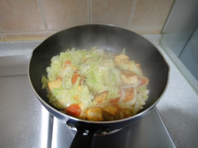 西红柿白菜炒豆腐步骤7