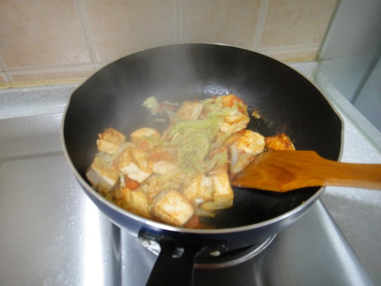 西红柿白菜炒豆腐步骤8