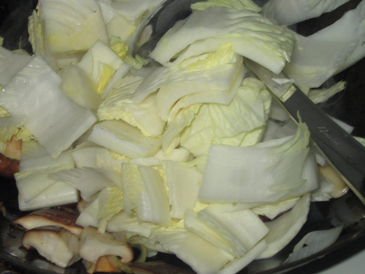 干锅白菜香菇步骤6