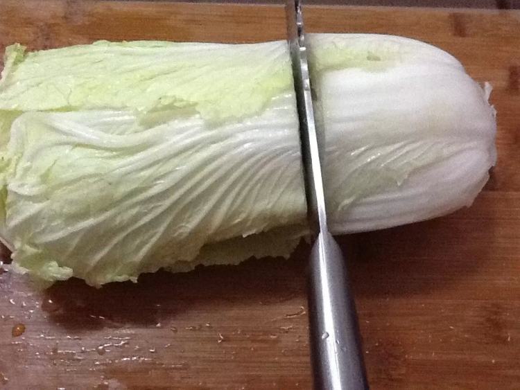白菜汆丸子步骤1