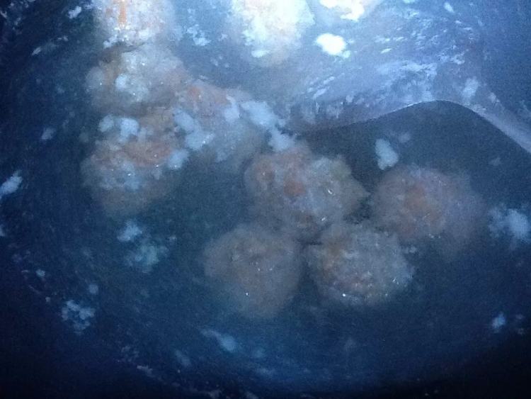 白菜汆丸子步骤5