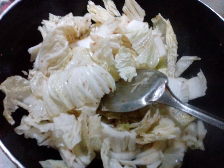 白菜炒腐竹步骤6