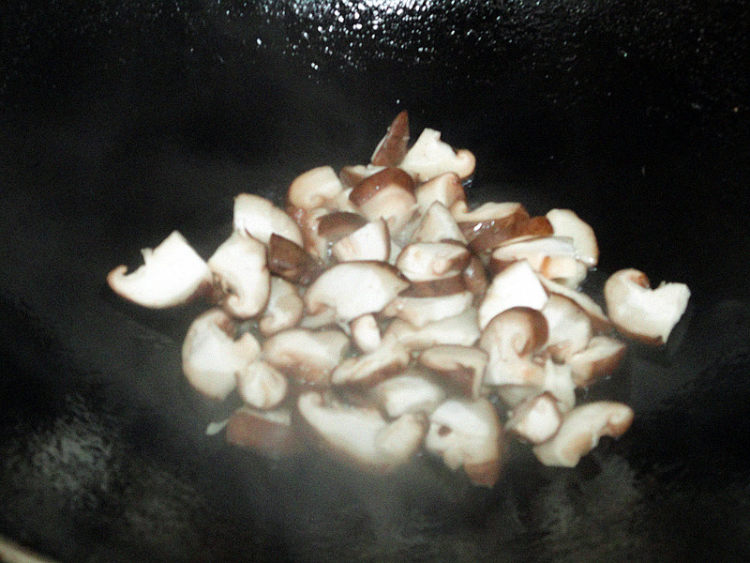 香菇冬笋炒白菜梗步骤4