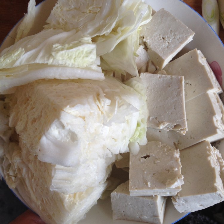 笔管炖豆腐白菜步骤3
