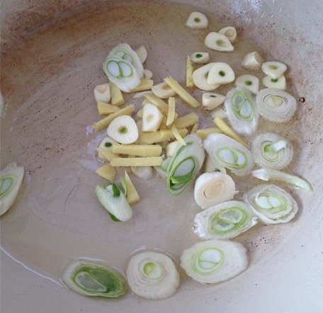 油焖虾烩白菜步骤6