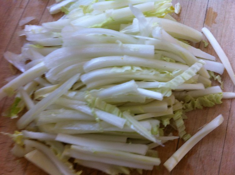 白菜豆腐鲜蘑炒肉步骤3