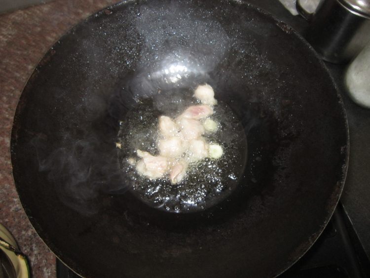 白菜香菇炒瘦肉步骤2
