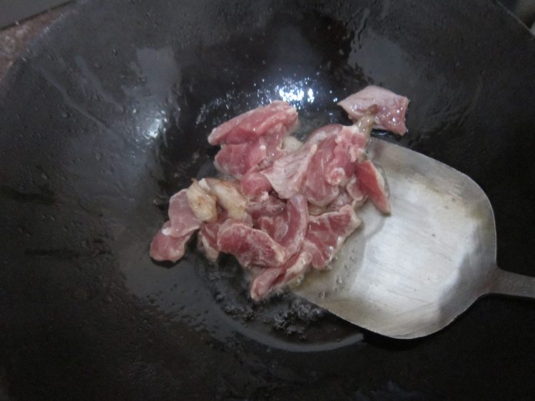 白菜香菇炒瘦肉步骤3