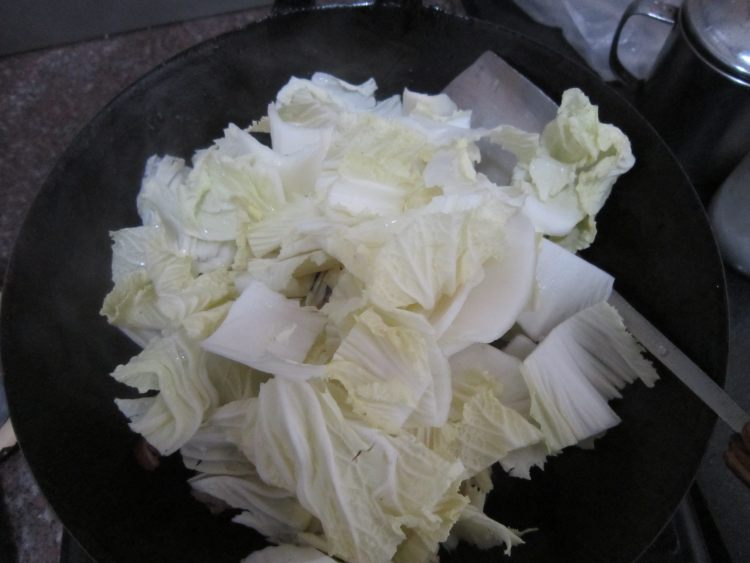 白菜香菇炒瘦肉步骤5