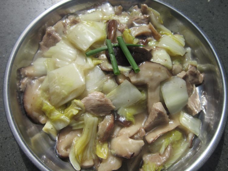 白菜香菇炒瘦肉步骤9