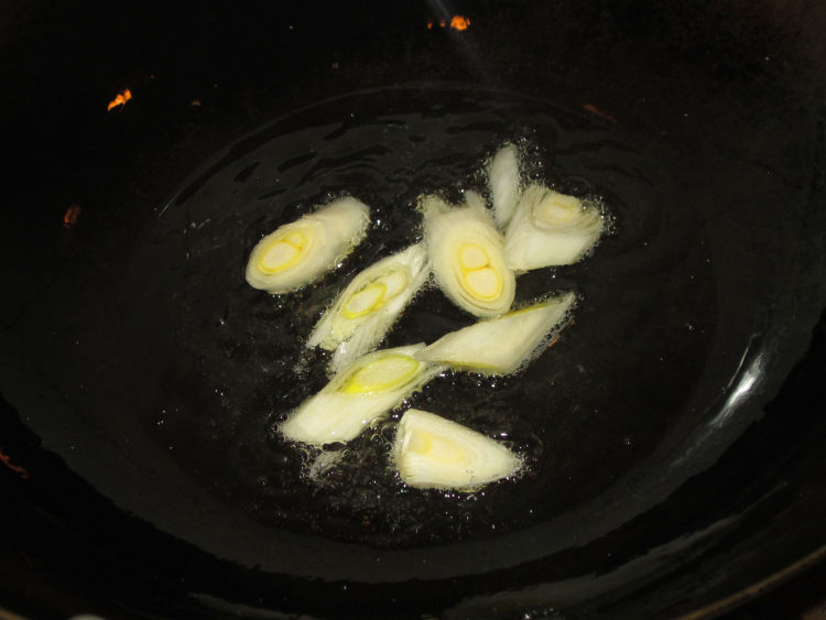 蚝油肉片白菜步骤4