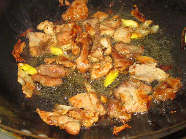 蚝油肉片白菜步骤6