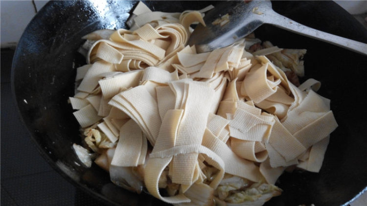 东北白菜炖干豆腐步骤9